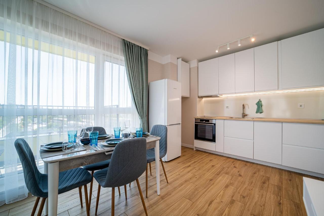 Ferienwohnung Sky Academic Warna Exterior foto