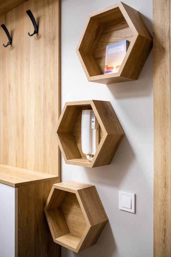 Ferienwohnung Sky Academic Warna Exterior foto